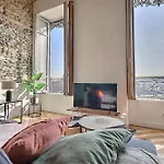 Apartment Charming With An Unobstructed View