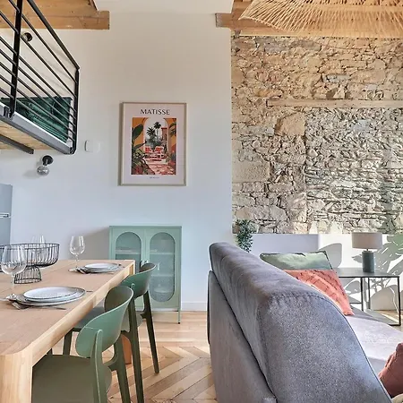 Apartment Charming With An Unobstructed View