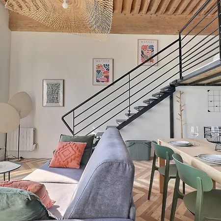 Apartment Charming With An Unobstructed View *