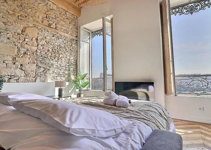 Charming With An Unobstructed View Apartmán