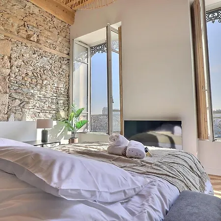 Charming With An Unobstructed View Apartmán